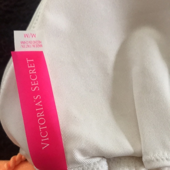 Gorgeous string bikini - Picture 3 of 7